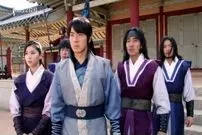 عکس| سفر به تاریخ؛ عکس یادگاری «موهیول» با دستکش خرسی در پشت‌صحنه «امپراتور بادها»