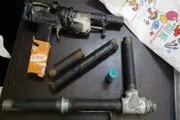 (ویدئو) دستگیری جوانی که با لوله آب، اسلحه می‌ساخت!
