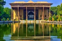 بازگشت شکوه صفوی پس از ۴ دهه سکوت | عبور از درهای ممنوعه کاخ جهانی اصفهان!