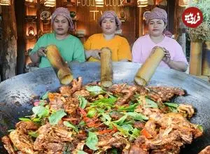 ببینید| غذای روستایی در سنگاپور؛ پخت یک غذای سنتی با مرغ و سبزیجات در بامبو 