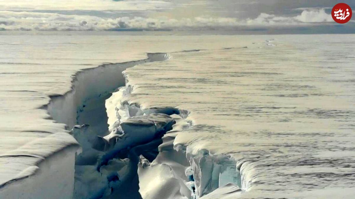 (ویدئو) جدا شدن یک کوه یخی عظیم از جنوبگان
