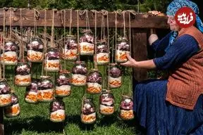 ببینید| غذای روستایی در آذربایجان؛ پخت پلو مخلوط با گوشت گاو در ظروف شیشه ای