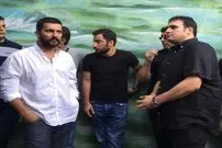 تصاویر/ تجمع بازیگران در مقابل بیمارستان جم