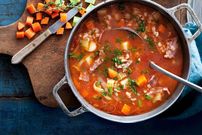 طرز تهیه سوپ جو رستورانی، خوشمزه و مجلسی