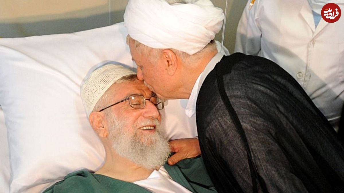 عکس؛ سفر به تاریخ؛ عیادت «هاشمی رفسنجانی» از «رهبر انقلاب» در بیمارستان؛ سال 1360