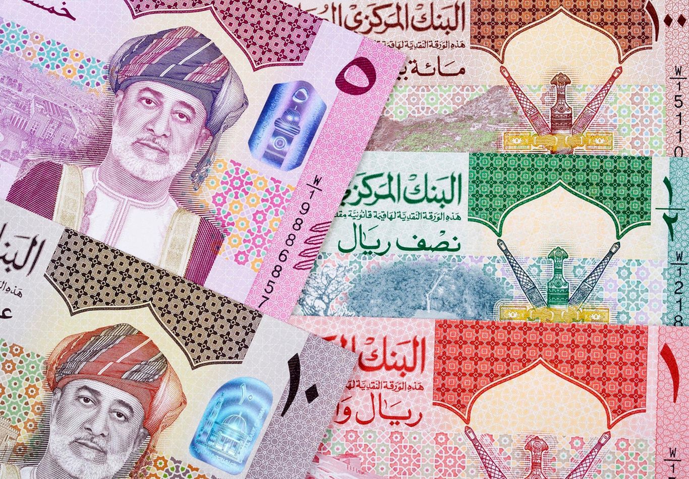 (ویدئو) انتقاد تندوتیز یک ایرانی در عمان به افت ارزش پول ایران!