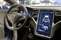 خودرو‌های تسلا چراغ‌های راهنمایی را می‌خوانند؟!