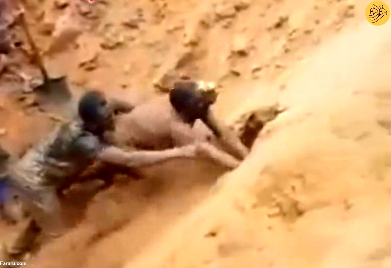(ویدئو) نجات نفس‌گیر معدنچیان از معدن درحال ریزش
