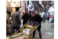 زندگی زیر بار؛ چرخ باربر‌ها می‌چرخد اما به سختی!