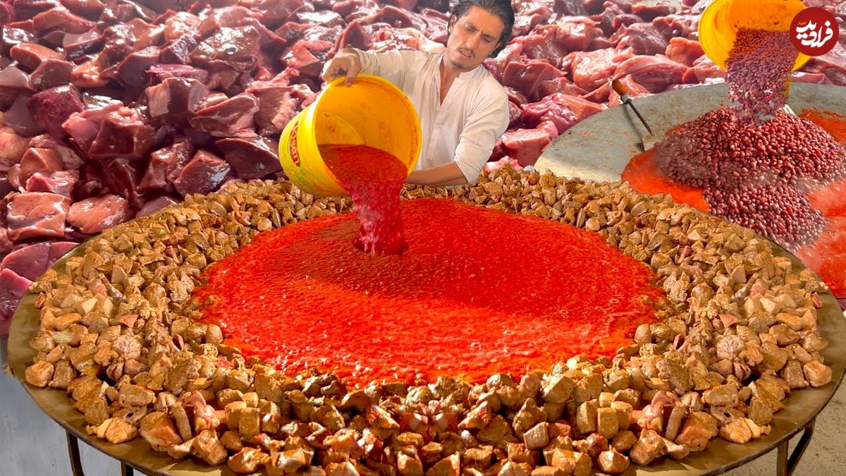 ببینید| غذای خیابانی در پاکستان؛ پخت یک غذای محبوب با جگر و پوره گوجه در پیشاور