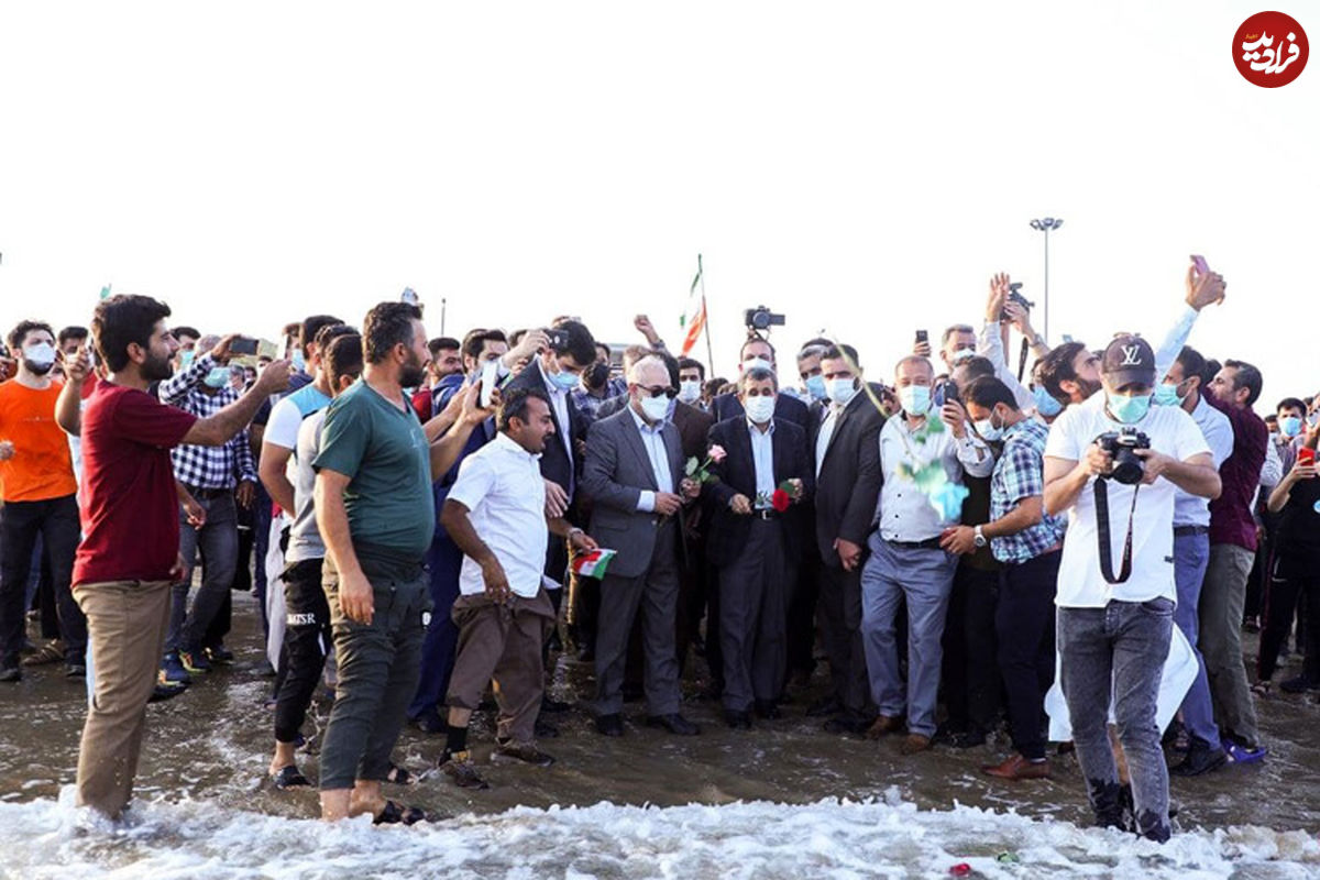 میتینگ سیاسی احمدی‌نژاد در کنار ساحل