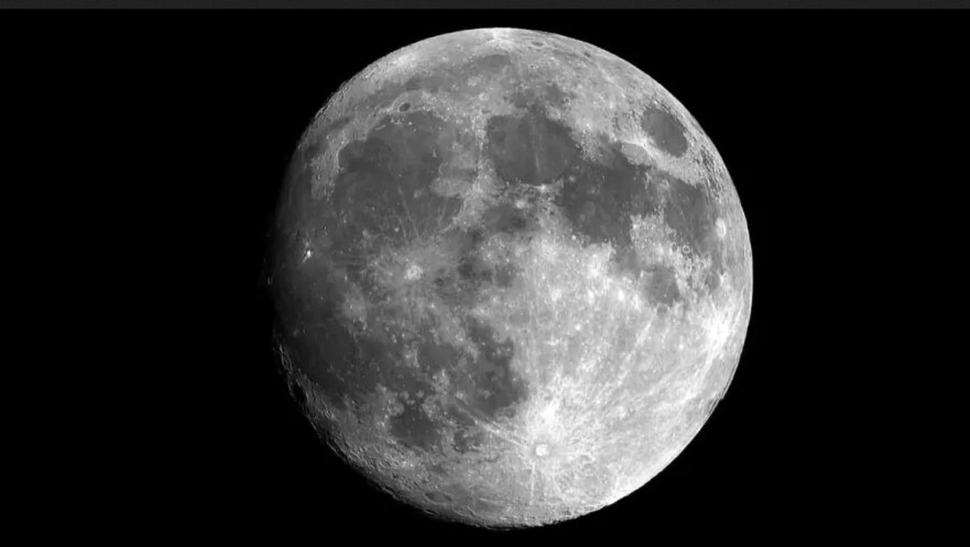 (ویدئو) گردش خارق‌العاده ماه به دور زمین را ببینید