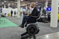 ویلچری که از پله بالا می‌رود؛ نگاهی به یکی از کاربردی‌ترین ابداعات حاضر در نمایشگاه «CES ۲۰۲۳»