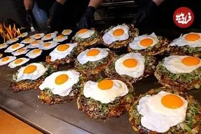 ببینید| غذای خیابانی در کره؛ تهیه پنکیک کلم و تخم مرغ در سئول