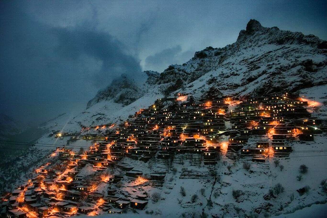 (عکس) روستایی در ایران که شب‌ها مانند اکلیل می‌درخشد