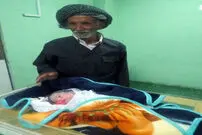این پدر، یک قرن از پسرش بزرگتر است!
