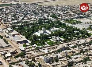 عکس| سفر به ایران قدیم؛ مردی با الاغ در حال عبور از یک پل در نزدیکی توس؛ 125 سال قبل