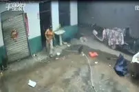 (ویدیو) لحظه انفجار وحشتناک کپسول گاز در یک خانه