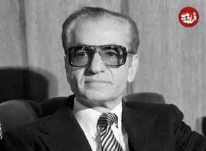 عکس| سفر در زمان؛ «محمدرضا پهلوی» در جریان کنفرانس خبری در تهران؛ سال 1338