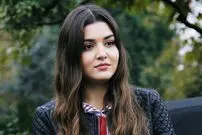 (عکس) تیپ متفاوت بازیگر زن مشهور هنگام رای دادن
