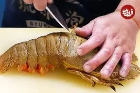 ببینید| غذای خیابانی در ژاپن؛ تهیه دو مدل غذا با لابستر بالمین در اوکیناوا