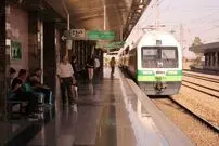 (عکس) جمعیت کلافه از گرما در متروی تهران - کرج