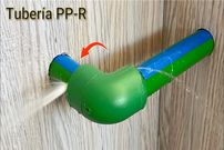 ببینید؛ یک روش ساده برای تعویض لوله آب شکسته در محیطی تنگ