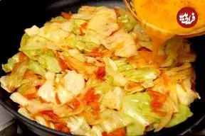 ببینید| با کلم و تخم مرغ این غذای جدید و ساده را درست کنید