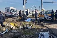 ببینید؛ لحظه دلخراش متلاشی کردن یک خودروی سواری توسط تریلی مقابل دوربین‌های مدار بسته با ۴ کشته