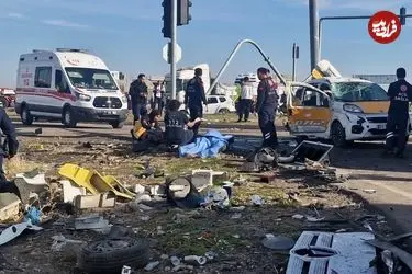 ببینید؛ لحظه دلخراش متلاشی کردن یک خودروی سواری توسط تریلی مقابل دوربین‌های مدار بسته با ۴ کشته