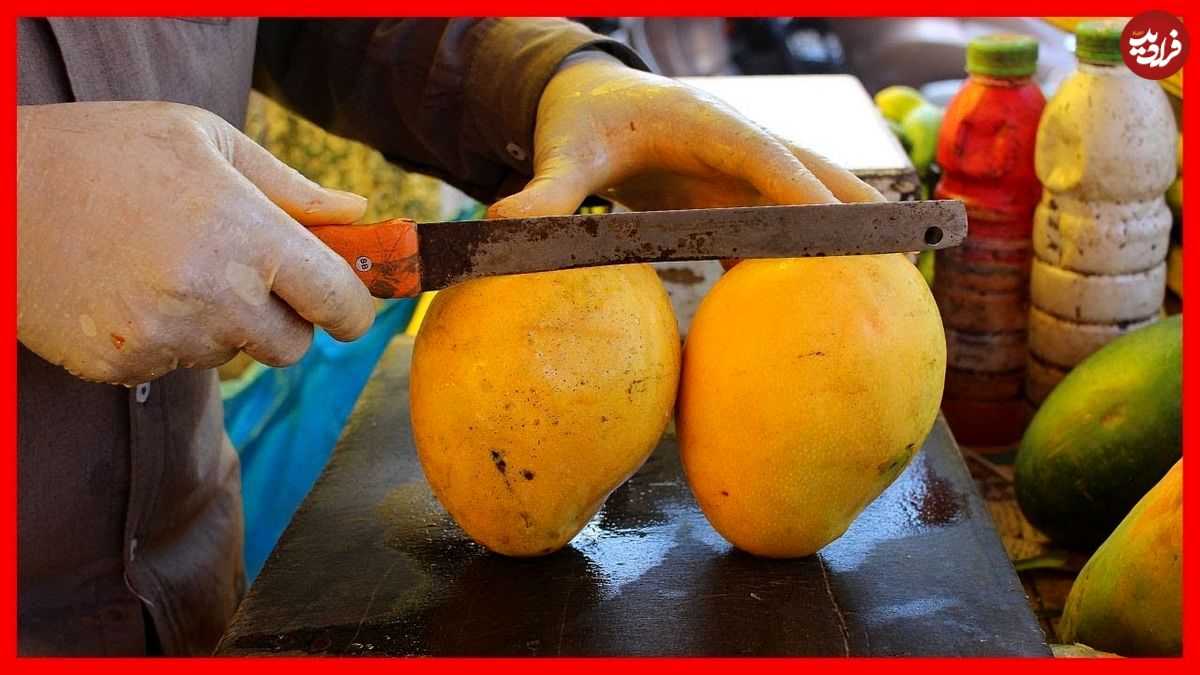 ببینید، نگاهی به سرعت و مهارت فروشنده هندی در برش زدن میوه؛ از انبه و هندوانه تا طالبی