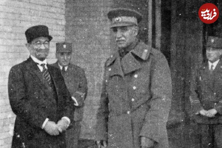 عکس؛ سفر در زمان؛ «رضاخان در روز اول سلطنت اش در کاخ گلستان»؛ سال 1305
