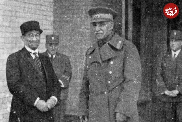 عکس؛ سفر در زمان؛ «رضاخان در روز اول سلطنت اش در کاخ گلستان»؛ سال 1305