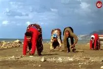 (تصاویر) این خانواده عجیب  و غریب در ترکیه چهار دست و پا راه می روند