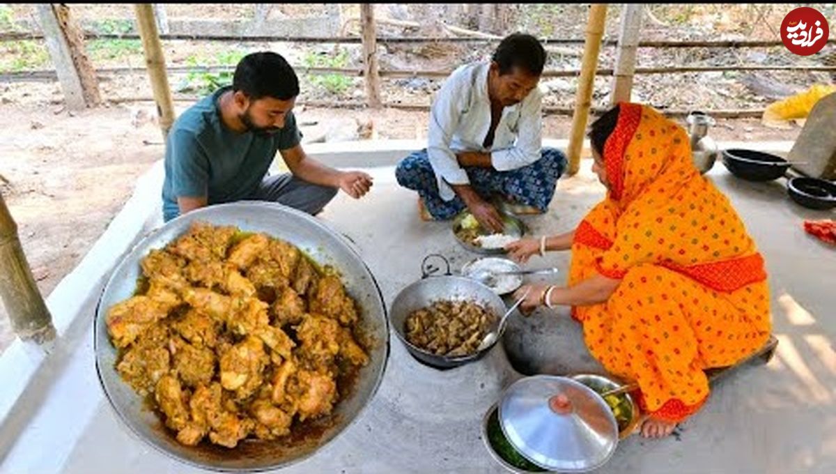 (ویدئو) غذای روستایی در هند؛ پخت خورشت مرغ کاری توسط مادر و دختر روستایی