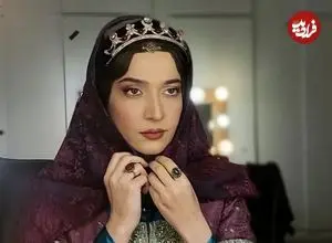 عکس| سفر زمان؛ چهرۀ «الهام نامی» 8 سال قبل روی صحنه تئاتر