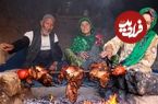 ببینید؛ غذای روستایی در افغانستان؛ کباب کردن مرغ کامل در غار توسط زوج سالخورده