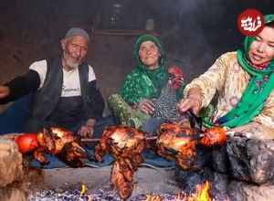 ببینید؛ غذای روستایی در افغانستان؛ کباب کردن مرغ کامل در غار توسط زوج سالخورده