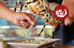 ببنیید؛ برش ماهرانه خرچنگ غول پیکر رنگین کمانی و پخت غذا با آن در ویتنام