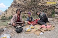 ببینید؛ غذای روستایی در نپال؛ کشت محصول و پخت غذا با نخود و لوبیا
