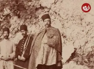 عکس| سفر زمان؛ عکس یادگاری ناصرالدین شاه و همراهانش در کنار چادر در کوهستان