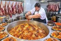 ببینید| غذای خیابانی در پاکستان؛ پخت 100 کیلوگرم ازبکی پلو با گوشت گاو در پیشاور