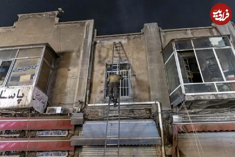 تصاویر| آتش‌سوزی انبار لوازم الکترونیکی در لاله‌زار