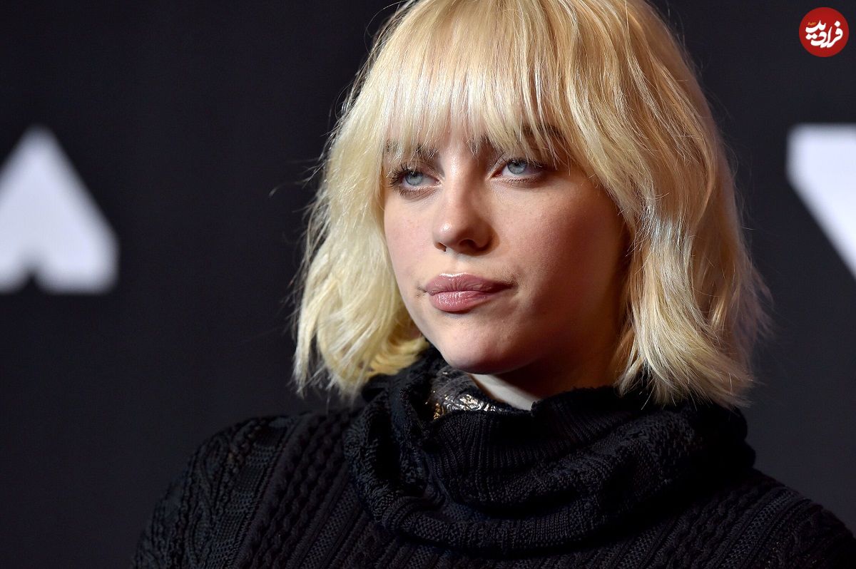 عکس| سفر در زمان؛ «بیلی آیلیش» در 17 سالگی و در حال اجرا در منچستر؛ سال 1397