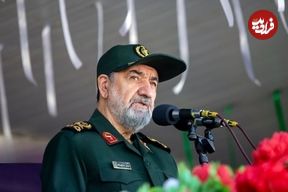 عکس؛ سفر در زمان؛ «محسن رضایی میرقائد» در یک مانور دریایی در دهه 60