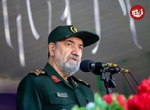 عکس؛ سفر در زمان؛ «محسن رضایی میرقائد» در یک مانور دریایی در دهه 60