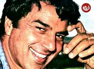 عکس| سفر در زمان؛ «ویرو فیلم شعله» در کنار پسرانش و در کلکته؛ سال 1386