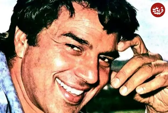 عکس| سفر در زمان؛ «ویرو فیلم شعله» در کنار پسرانش و در کلکته؛ سال 1386