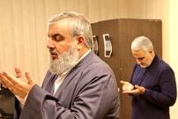 عکس؛ سفر به تاریخ؛ «سید حسن نصرالله» بدون عبا و عمامه در کنار رزمنده‌های ایرانی؛ دهۀ 60