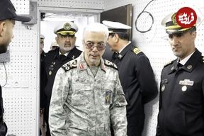 عکس؛ سفر به تاریخ؛ هدیه‌ای که «سرلشکر باقری» به «آیت‌الله مکارم شیرازی» داد؛ سال 97